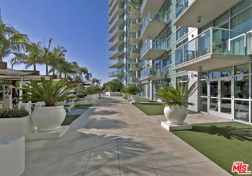 13700 Marina Pointe Drive 318, Marina Del Rey, California 90292 home-pic-44