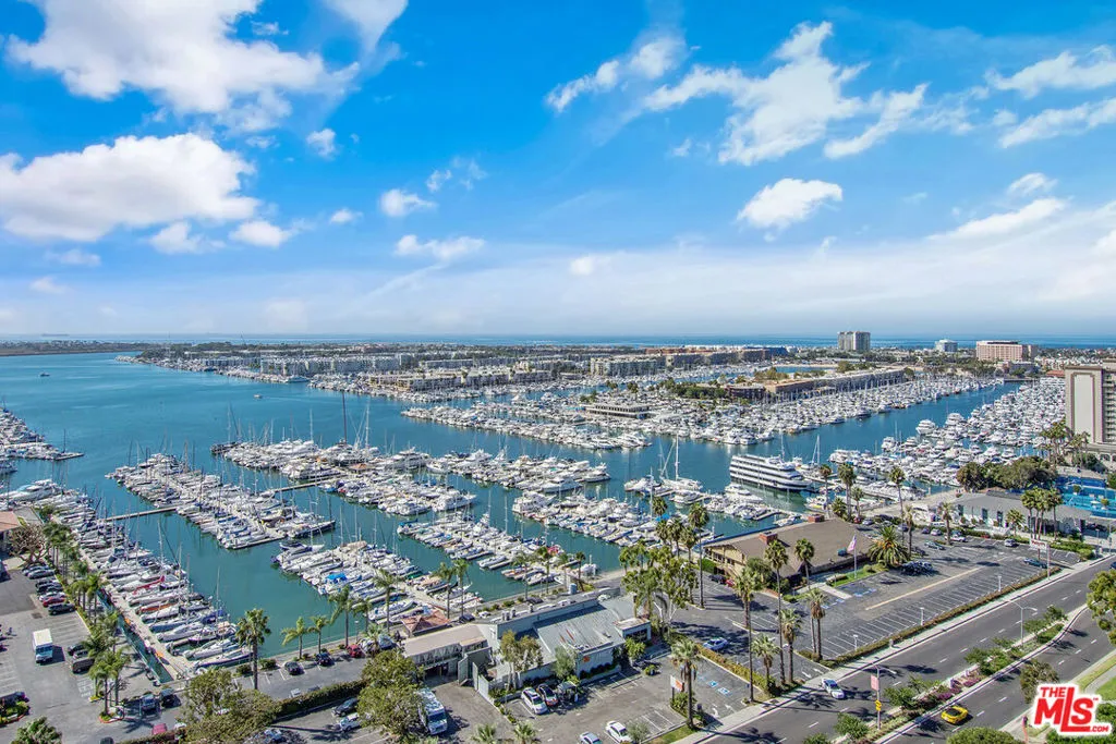 13700 Marina Pointe Drive 318, Marina Del Rey, California 90292 home-pic-2