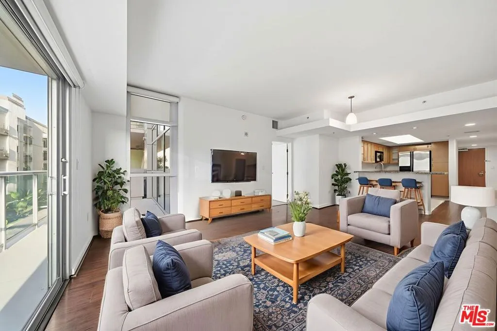 13700 Marina Pointe Drive 318, Marina Del Rey, California 90292 home-pic-11