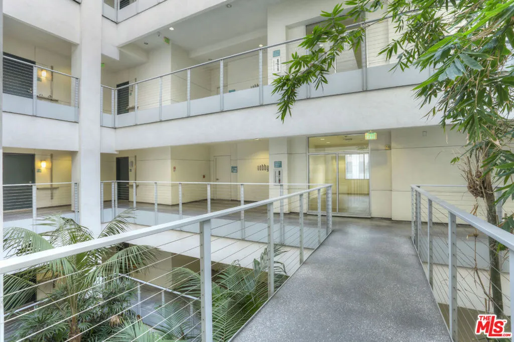 630 W 6th Street 303, Los Angeles, California 90017 home-pic-11