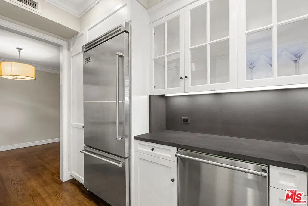 9601 Charleville Boulevard 10, Beverly Hills, California 90212 home-pic-9