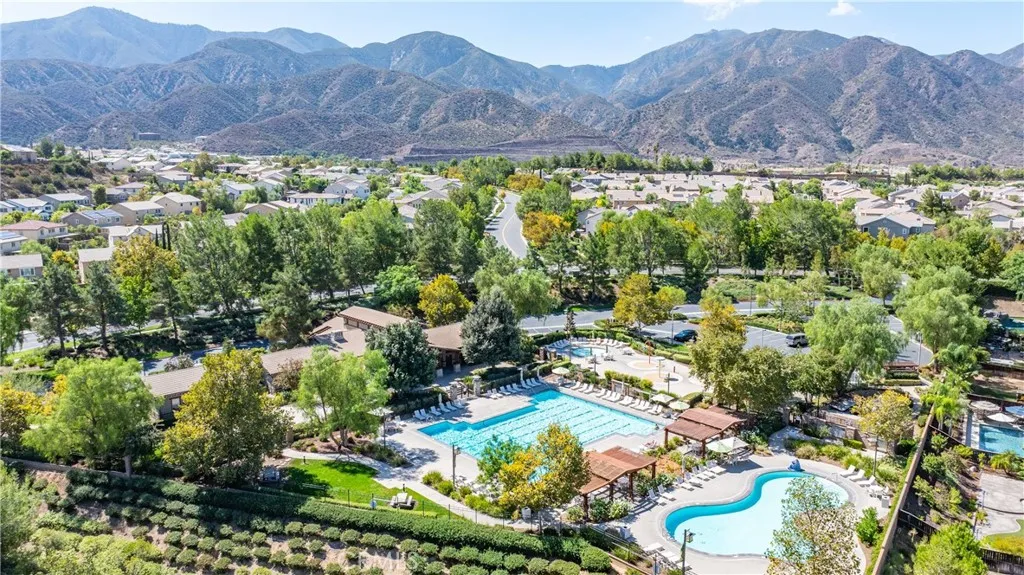 25418 Singleleaf Street, Corona, California 92883 home-pic-33