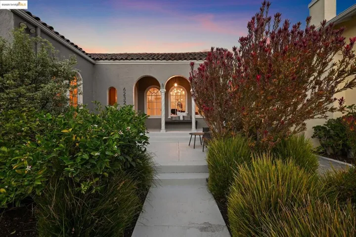 Entrance to property with stucco siding and a tiled roof