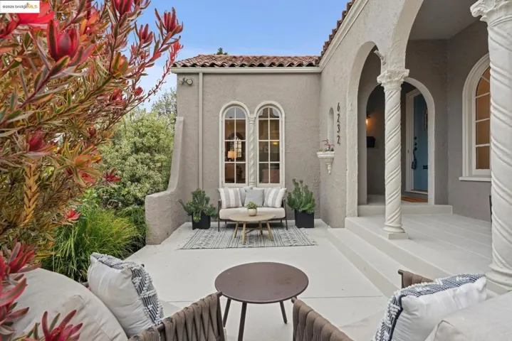 View of patio / terrace with an outdoor living space