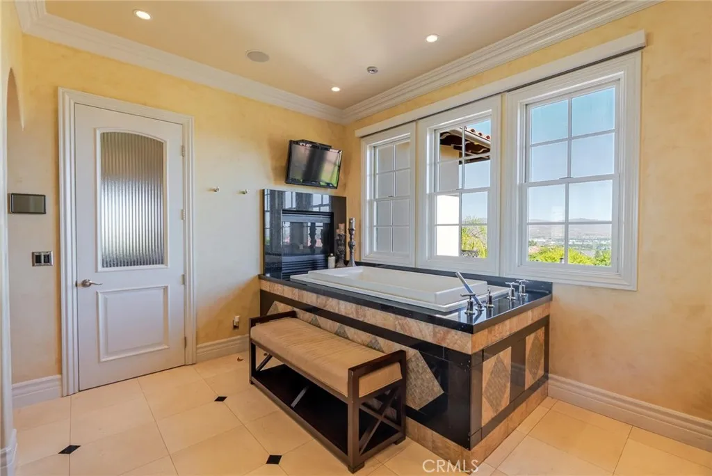 25711 Shady Oak Ln, Valencia, California 91381 home-pic-53