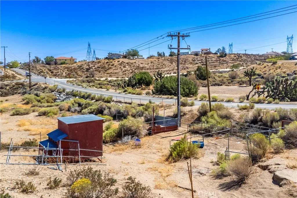 8121 Anaconda Avenue, Oak Hills, California 92344 home-pic-61
