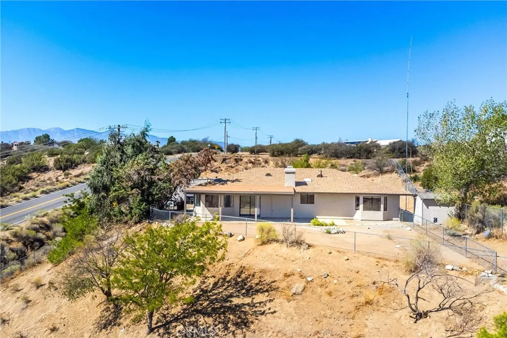 8121 Anaconda Avenue, Oak Hills, California 92344 home-pic-52