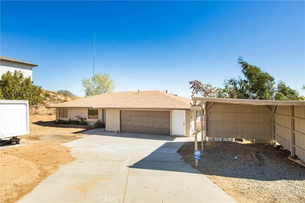 8121 Anaconda Avenue, Oak Hills, California 92344 home-pic-5