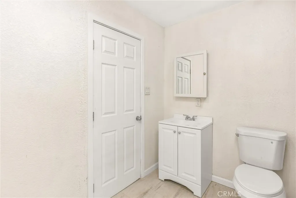 8121 Anaconda Avenue, Oak Hills, California 92344 home-pic-38