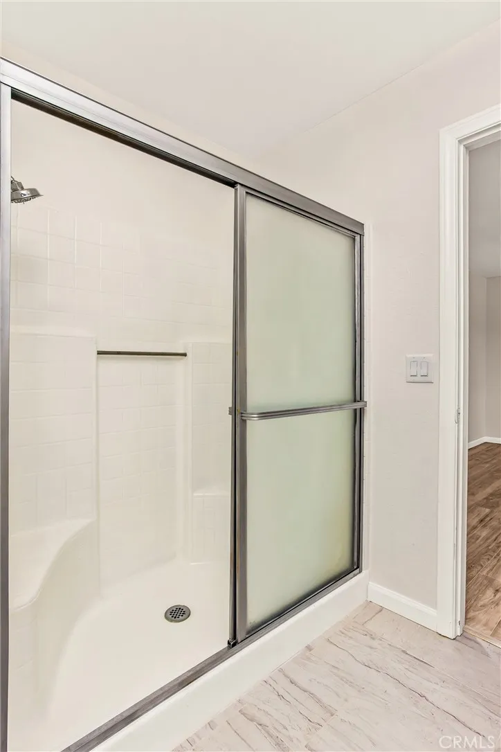 8121 Anaconda Avenue, Oak Hills, California 92344 home-pic-27