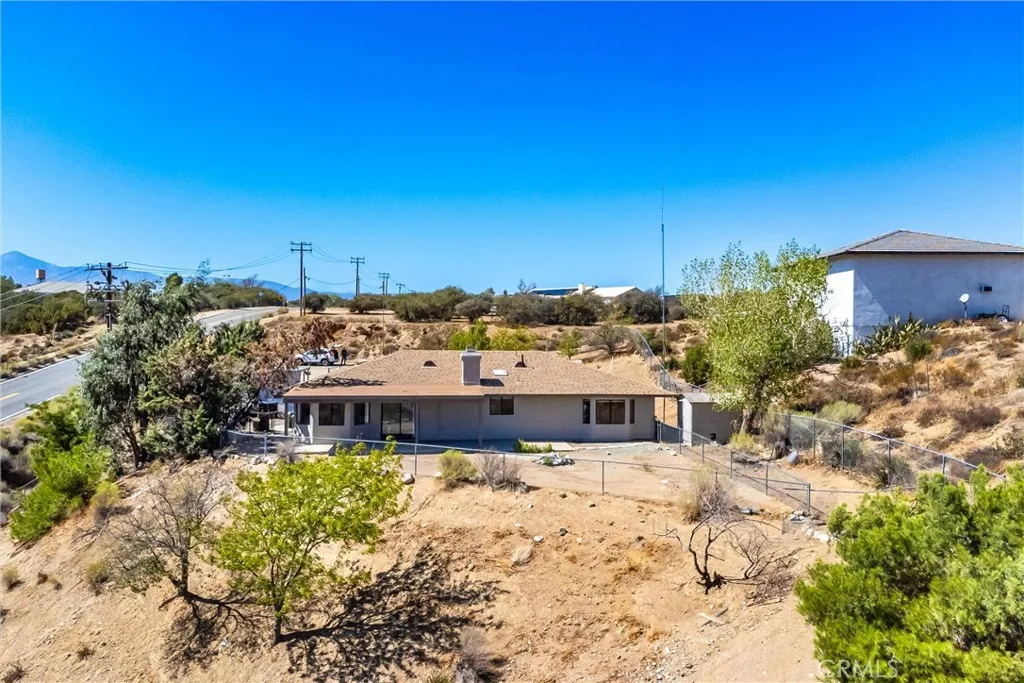 8121 Anaconda Avenue, Oak Hills, California 92344 home-pic-54