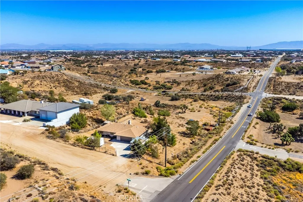 8121 Anaconda Avenue, Oak Hills, California 92344 home-pic-49