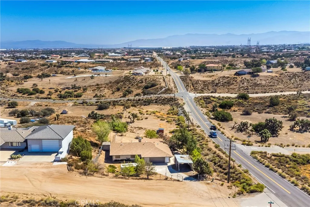 8121 Anaconda Avenue, Oak Hills, California 92344 home-pic-48