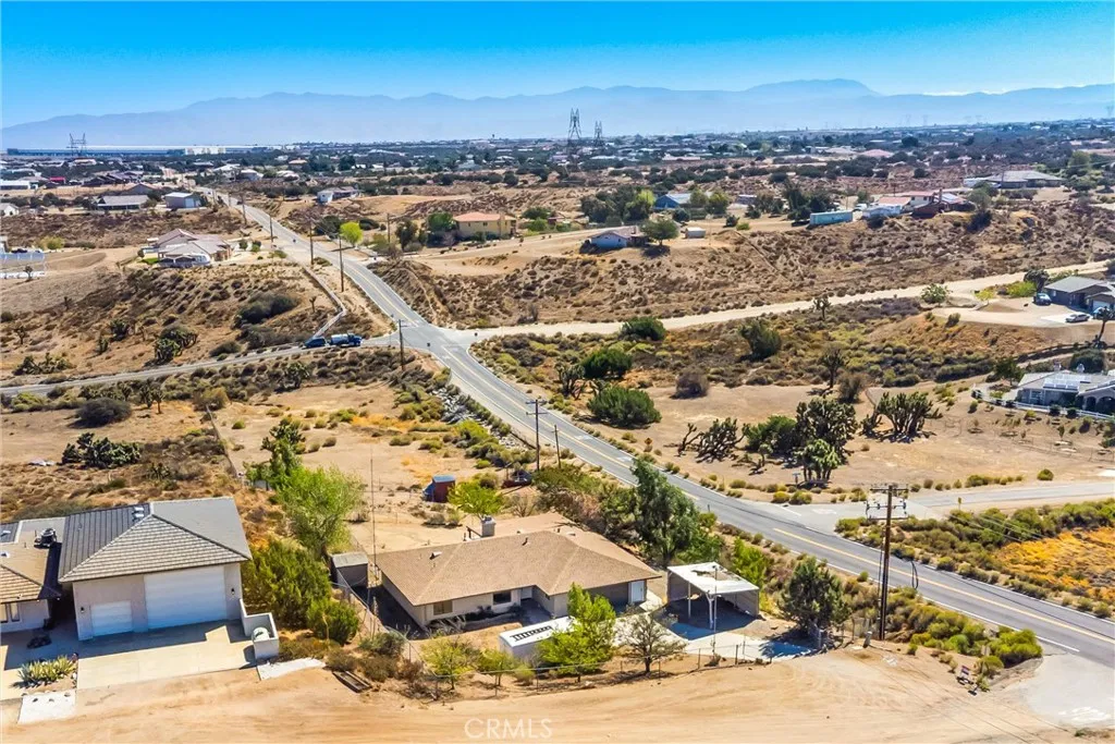 8121 Anaconda Avenue, Oak Hills, California 92344 home-pic-47
