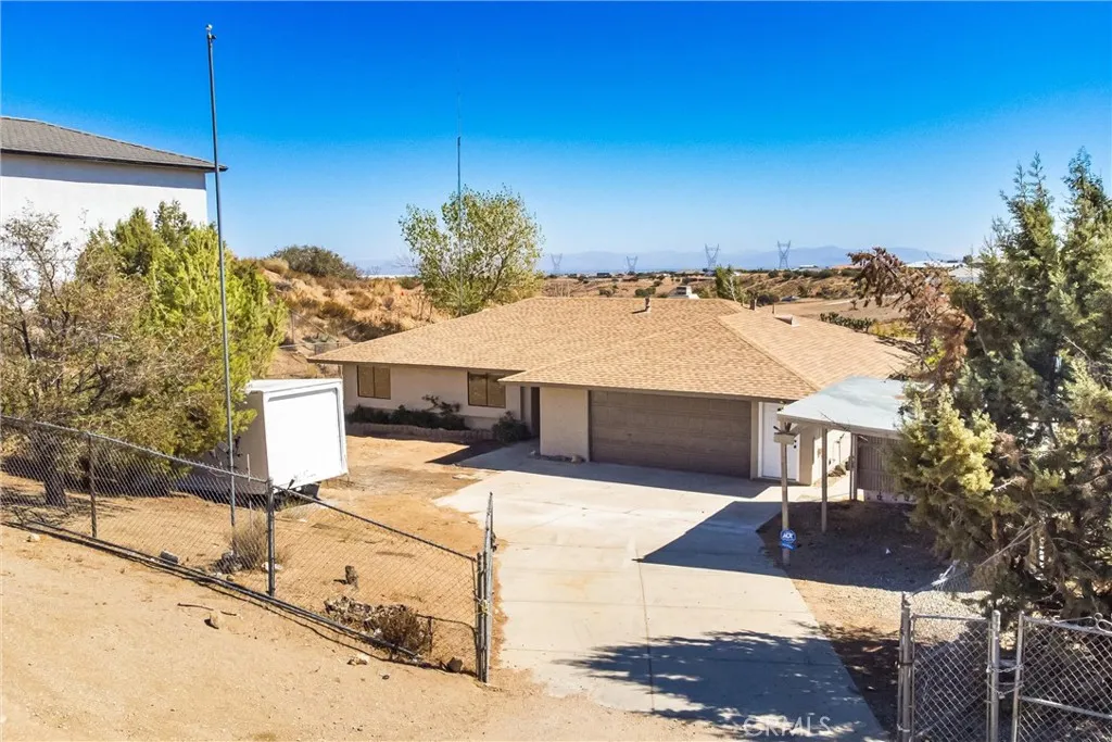 8121 Anaconda Avenue, Oak Hills, California 92344 home-pic-4