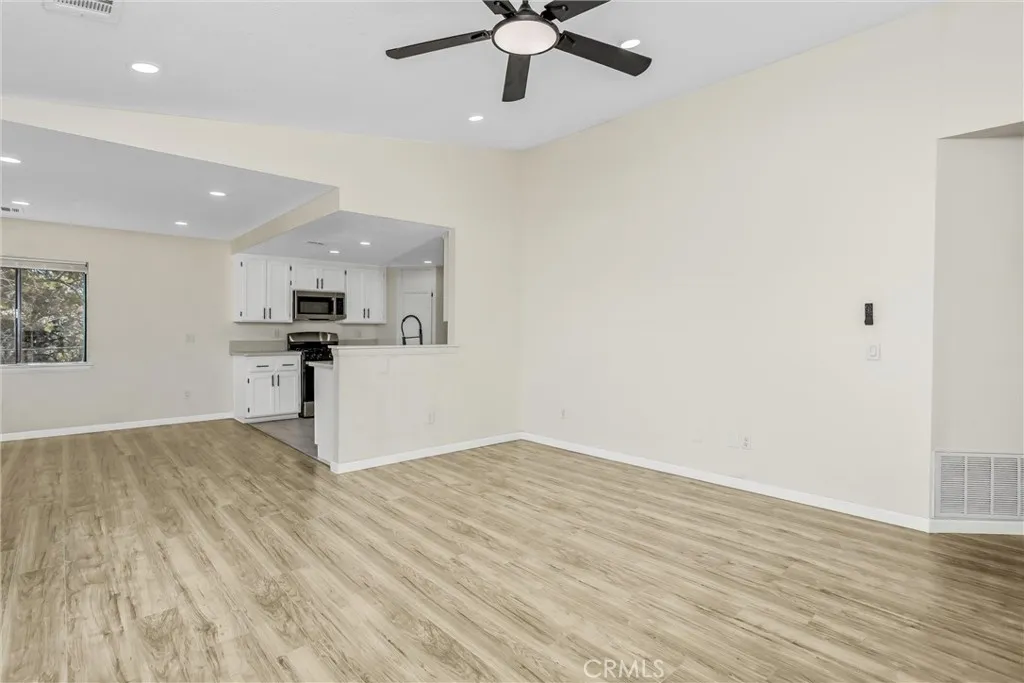 8121 Anaconda Avenue, Oak Hills, California 92344 home-pic-12