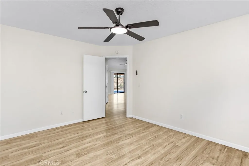 8121 Anaconda Avenue, Oak Hills, California 92344 home-pic-19