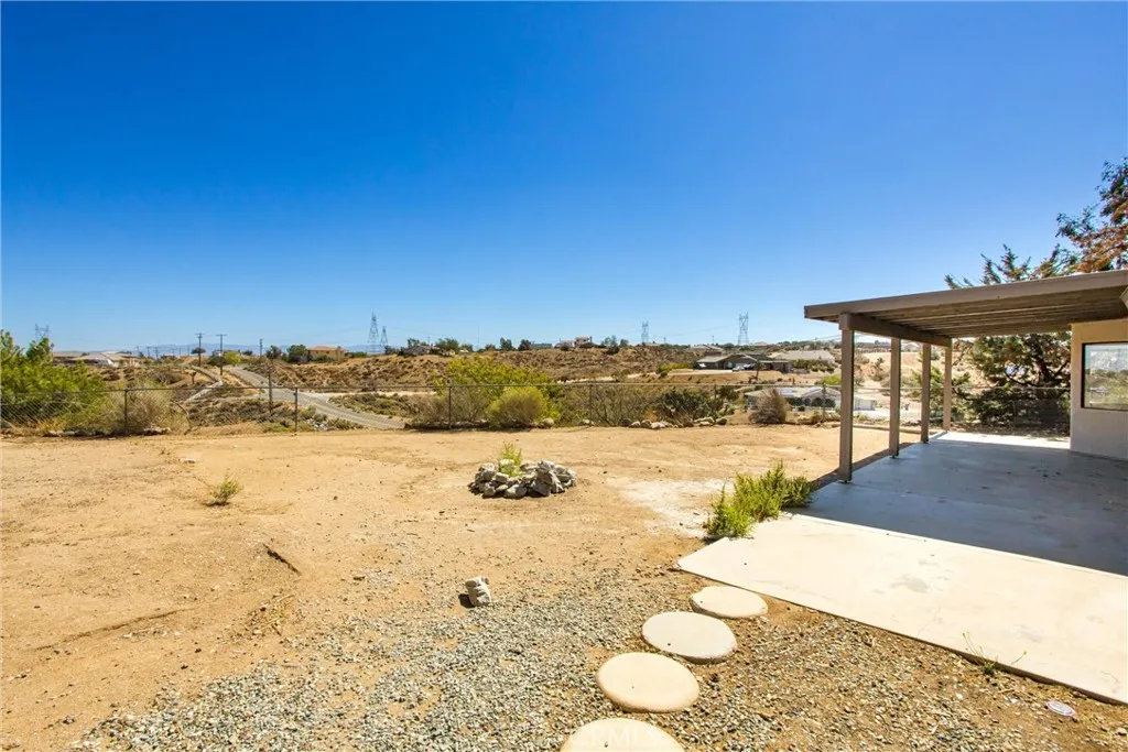 8121 Anaconda Avenue, Oak Hills, California 92344 home-pic-44