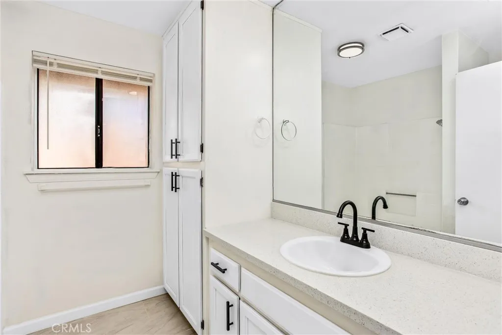 8121 Anaconda Avenue, Oak Hills, California 92344 home-pic-22