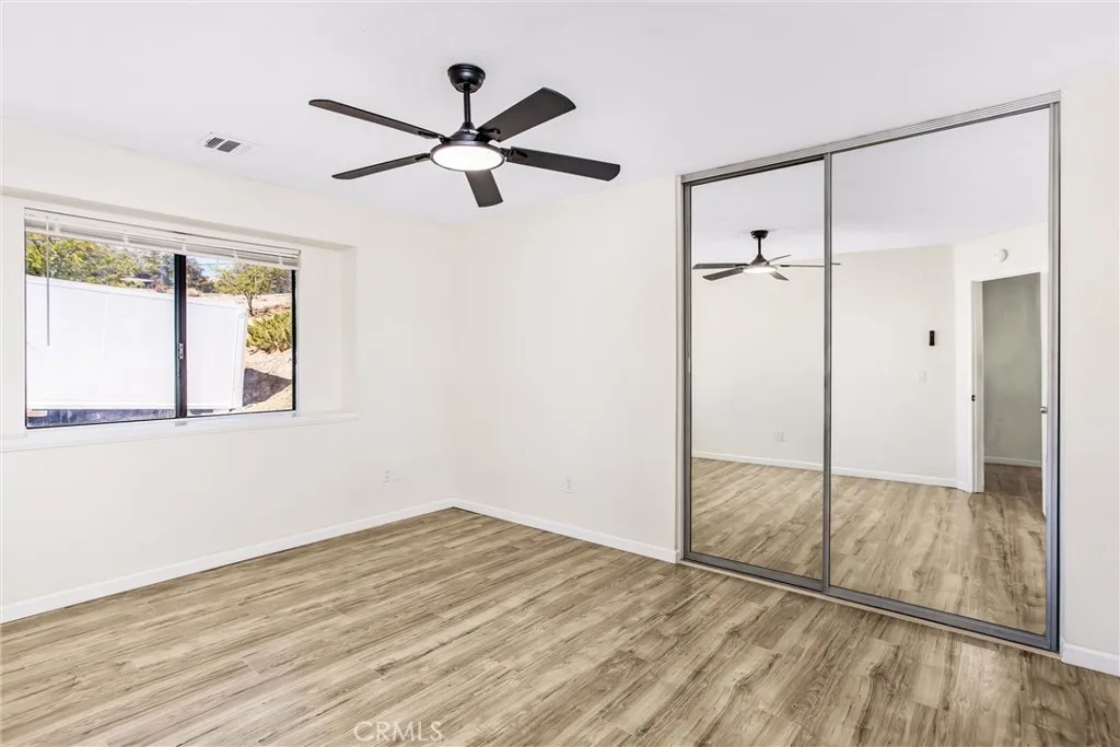8121 Anaconda Avenue, Oak Hills, California 92344 home-pic-18