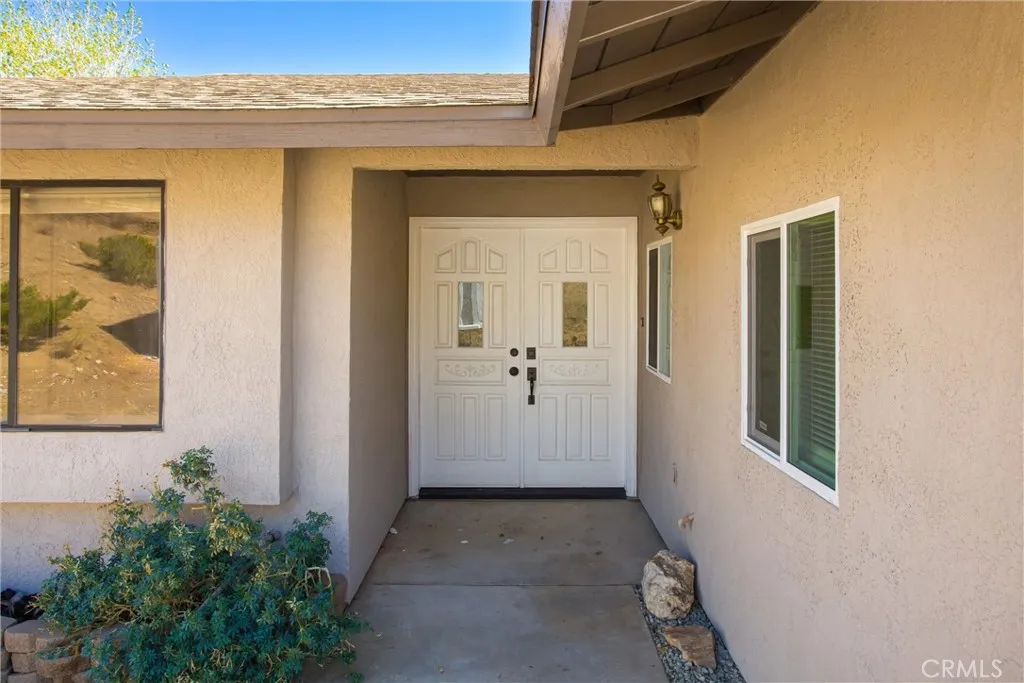 8121 Anaconda Avenue, Oak Hills, California 92344 home-pic-7