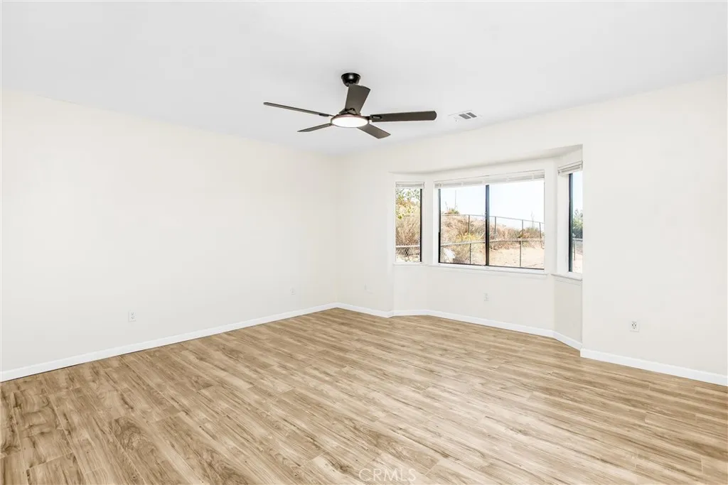 8121 Anaconda Avenue, Oak Hills, California 92344 home-pic-24