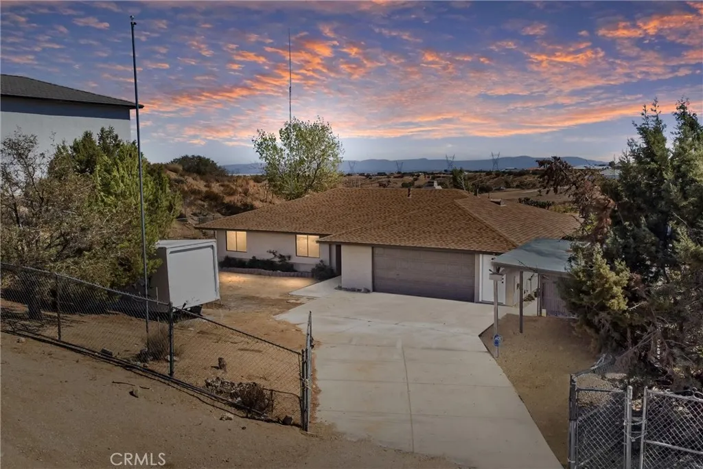 8121 Anaconda Avenue, Oak Hills, California 92344 home-pic-0