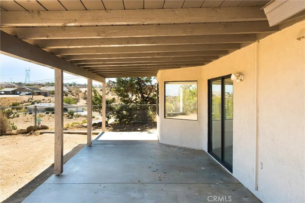 8121 Anaconda Avenue, Oak Hills, California 92344 home-pic-42