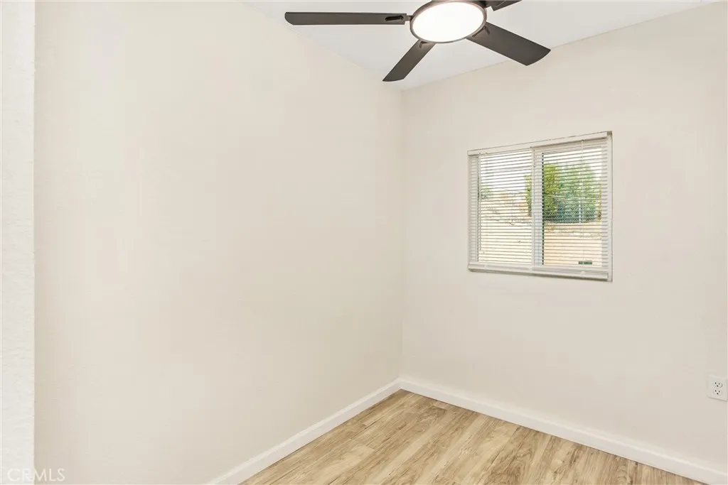 8121 Anaconda Avenue, Oak Hills, California 92344 home-pic-33