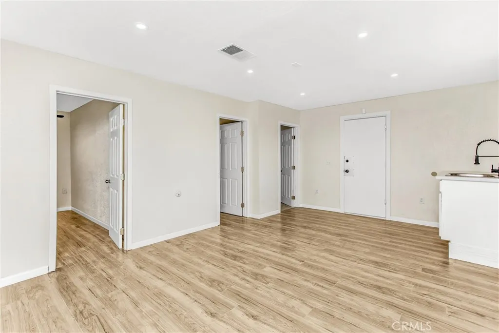 8121 Anaconda Avenue, Oak Hills, California 92344 home-pic-31