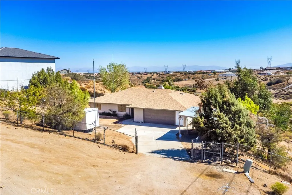 8121 Anaconda Avenue, Oak Hills, California 92344 home-pic-3