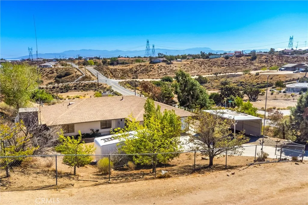 8121 Anaconda Avenue, Oak Hills, California 92344 home-pic-1