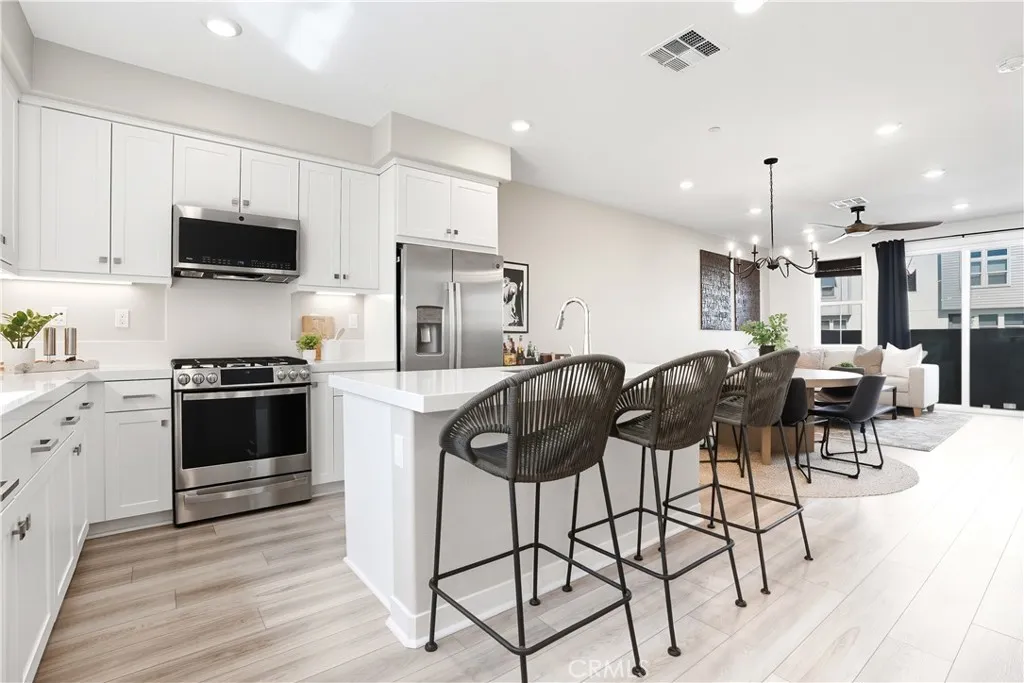 201 Juniper Drive, Rancho Mission Viejo, California 92694 home-pic-2