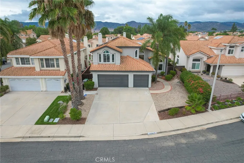 41349 Magnolia Street, Murrieta, California 92562 home-pic-3