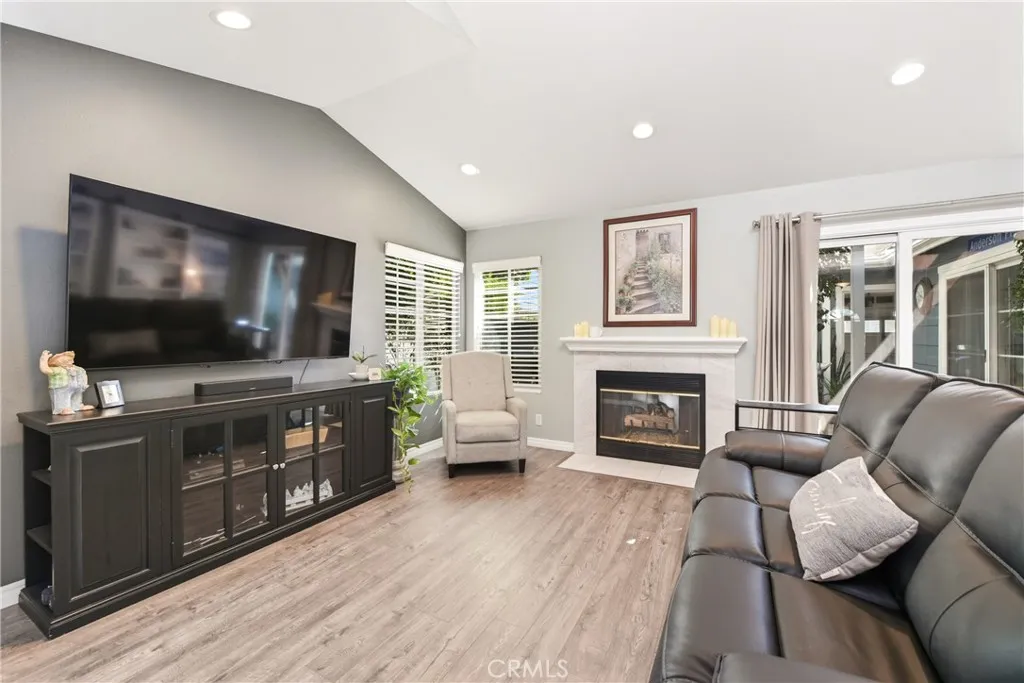 3942 46 Cochran Street, Simi Valley, California 93063 home-pic-5