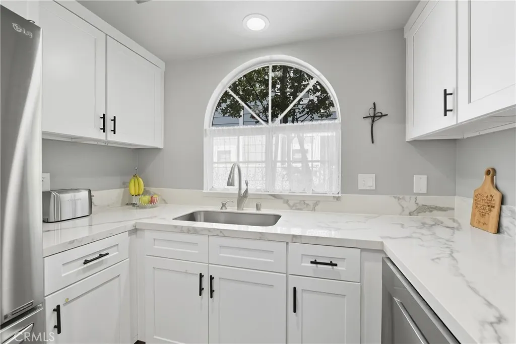 3942 46 Cochran Street, Simi Valley, California 93063 home-pic-15