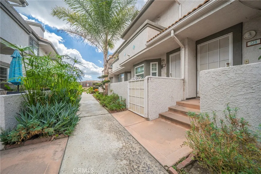 13919 Arthur Avenue 22, Paramount, California 90723 home-pic-1