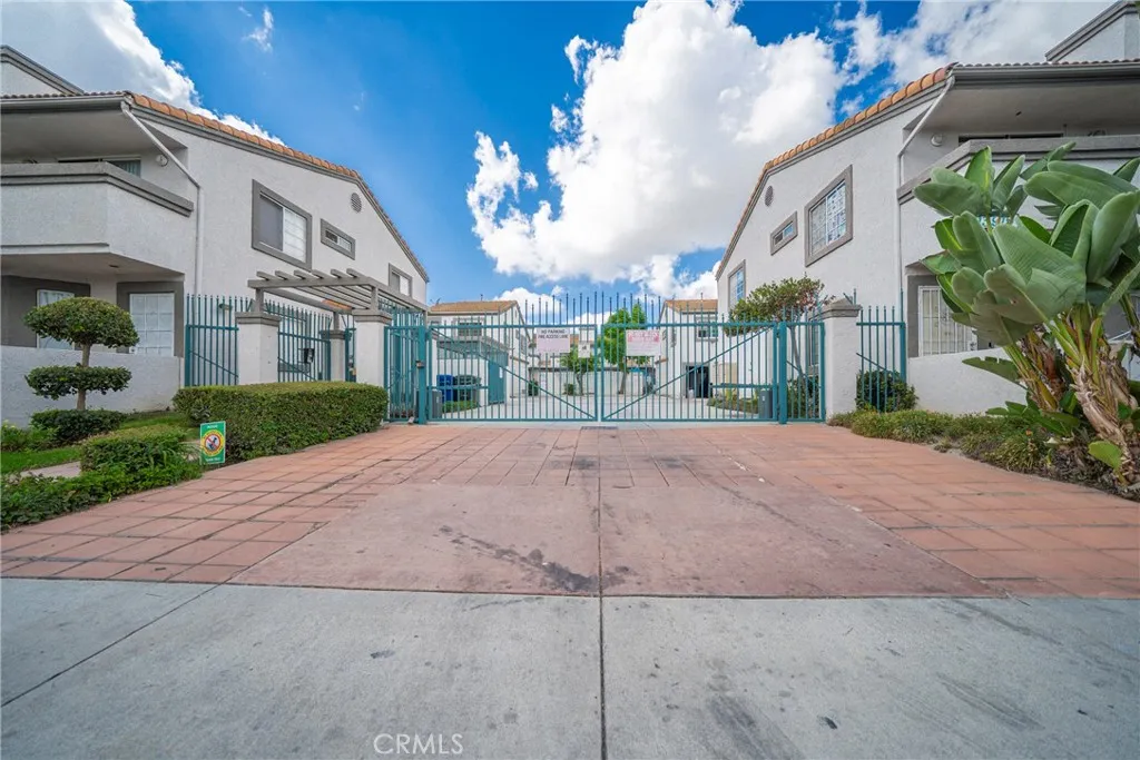 13919 Arthur Avenue 22, Paramount, California 90723 home-pic-2