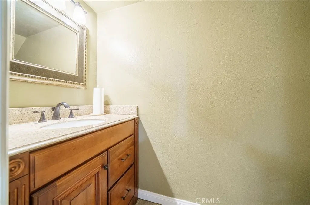 13919 Arthur Avenue 22, Paramount, California 90723 home-pic-28