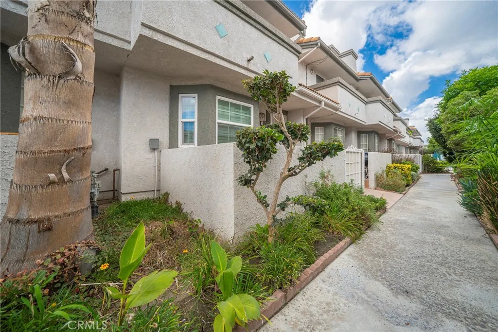 13919 Arthur Avenue 22, Paramount, California 90723 home-pic-3