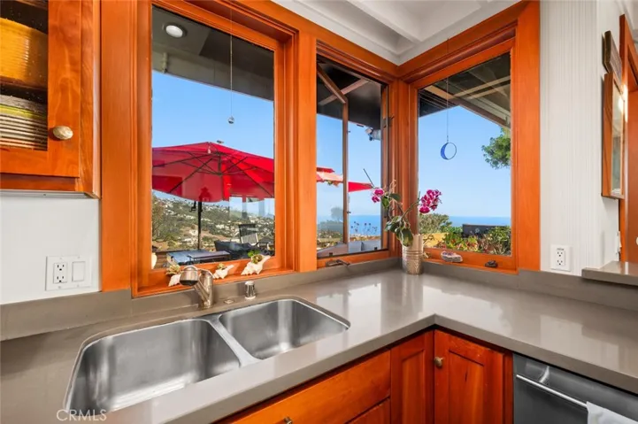 1687 Temple Hills Drive, Laguna Beach, California 92651