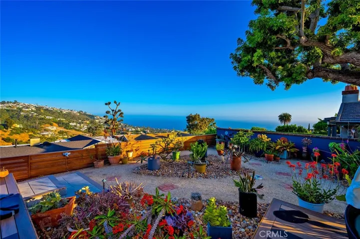 1687 Temple Hills Drive, Laguna Beach, California 92651