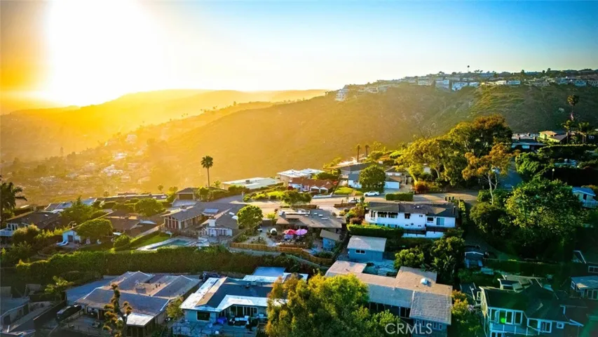 1687 Temple Hills Drive, Laguna Beach, California 92651