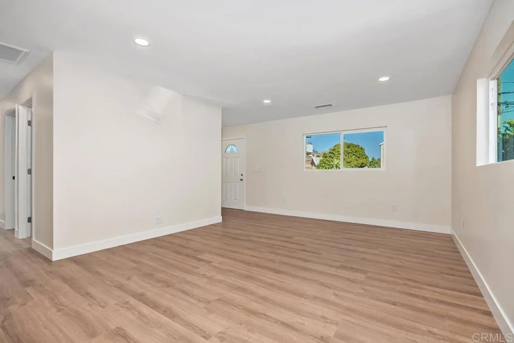 2839 Emerald Drive, Oceanside, California 92056 home-pic-10