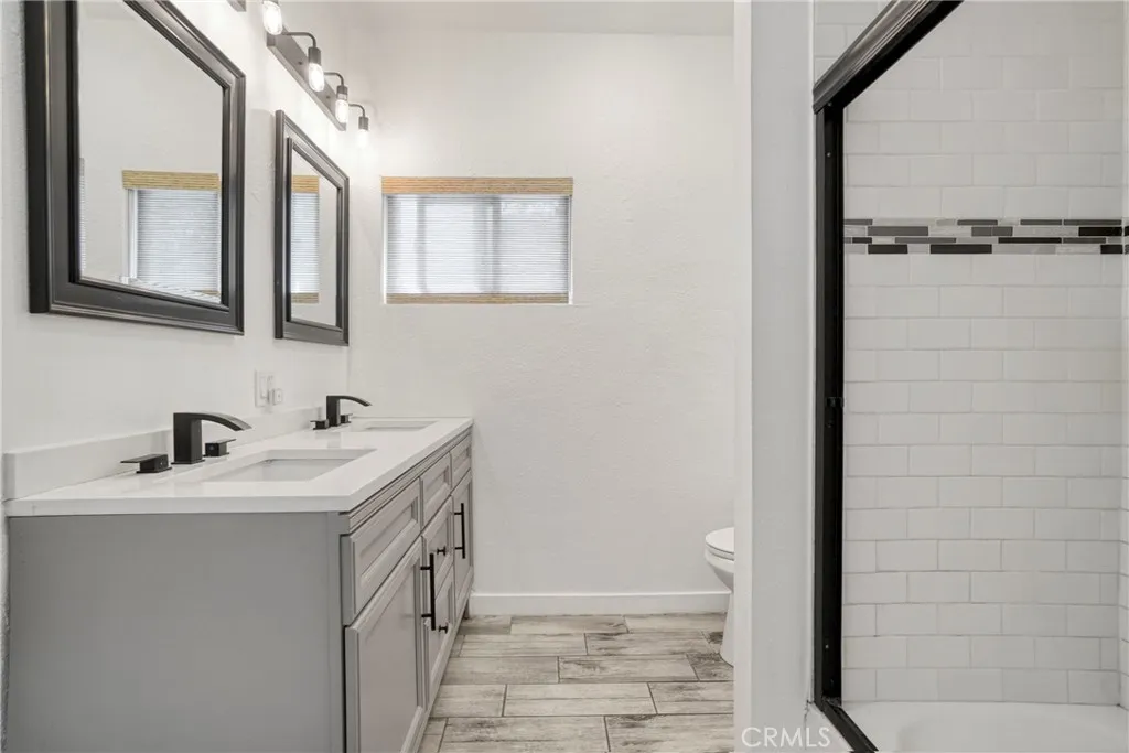 919 919 1/2 W 49th, Los Angeles, California 90037 home-pic-7