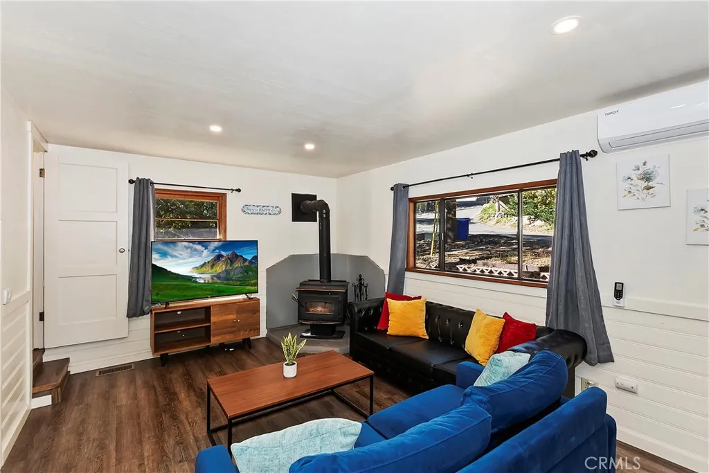 1262 Bear Springs Road, Rimforest, California 92378 home-pic-8