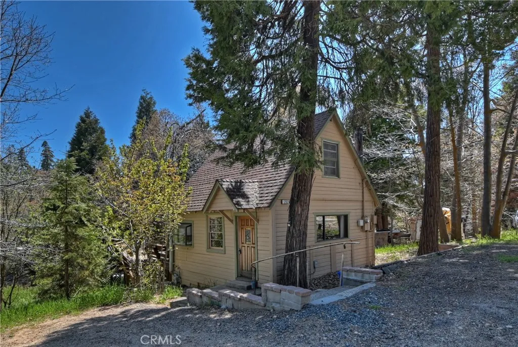 1262 Bear Springs Road, Rimforest, California 92378 home-pic-2