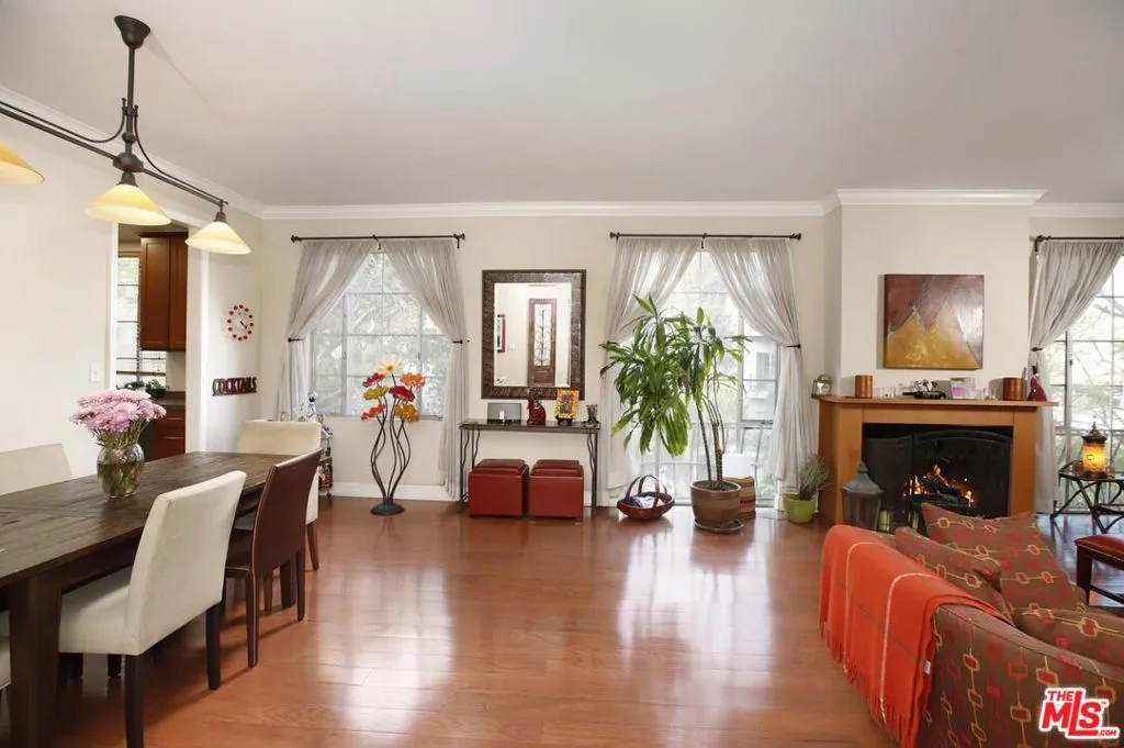 100 S Wetherly Drive 4, Los Angeles, California 90048 home-pic-2