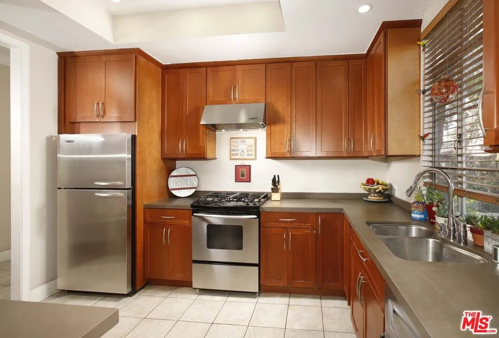 100 S Wetherly Drive 4, Los Angeles, California 90048 home-pic-8