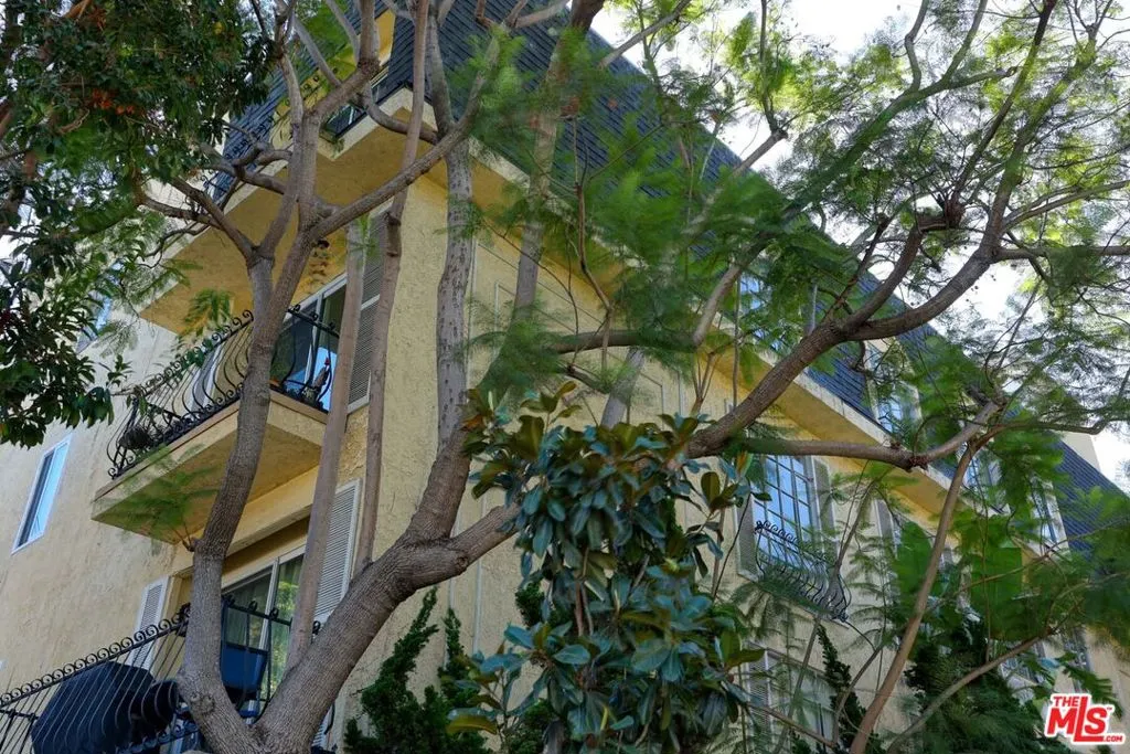 100 S Wetherly Drive 4, Los Angeles, California 90048 home-pic-33